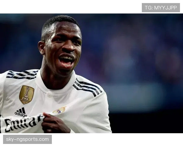 维尼修斯与同期边锋新星对比：谁是未来第一人