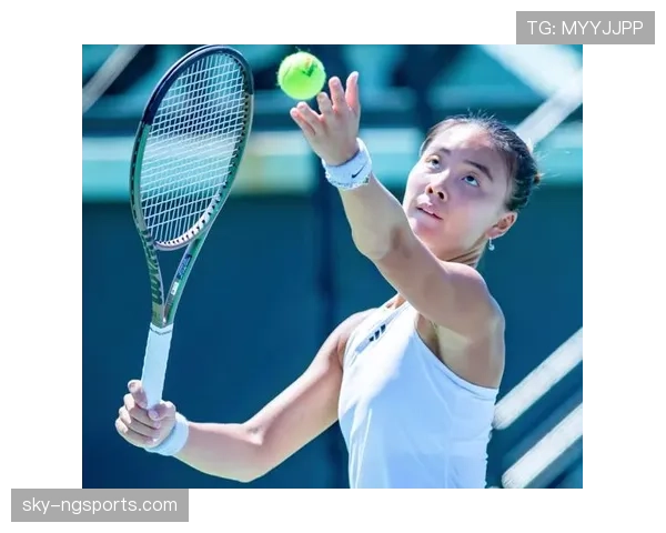 袁悦抢镜这手包，比场上动作还让人盯着出戏了