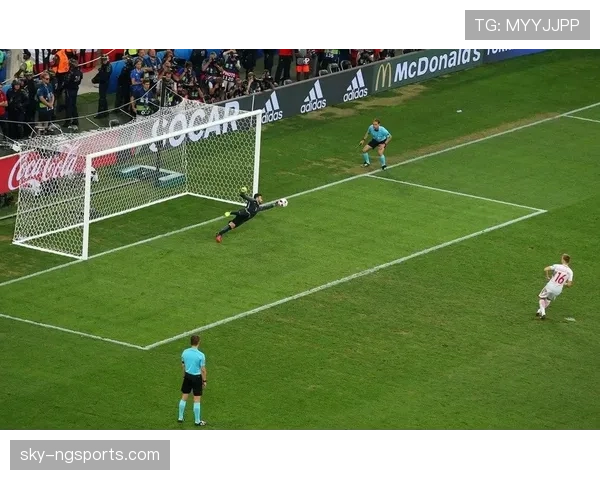 禁区内防守方犯规是否一定判罚点球？关键看犯规性质与位置